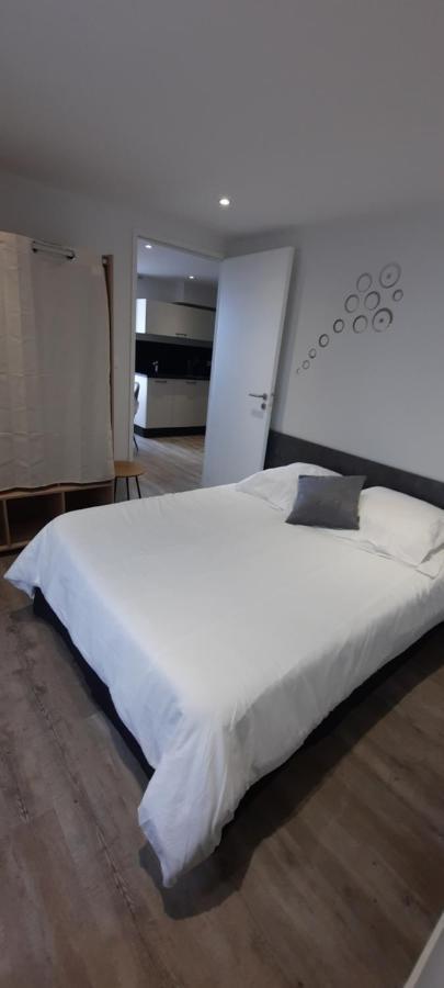 Les Appartements De La B Saint-Benoît-des-Ondes Esterno foto