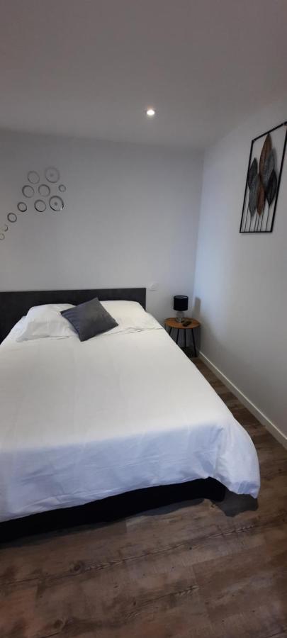 Les Appartements De La B Saint-Benoît-des-Ondes Esterno foto