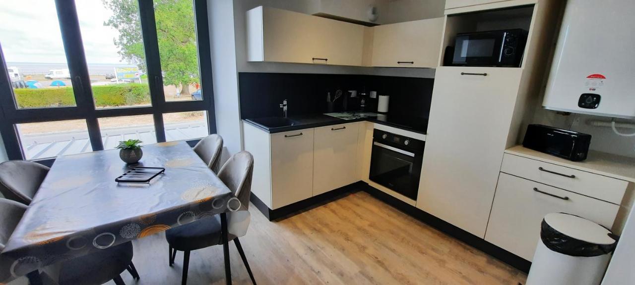 Les Appartements De La B Saint-Benoît-des-Ondes Esterno foto