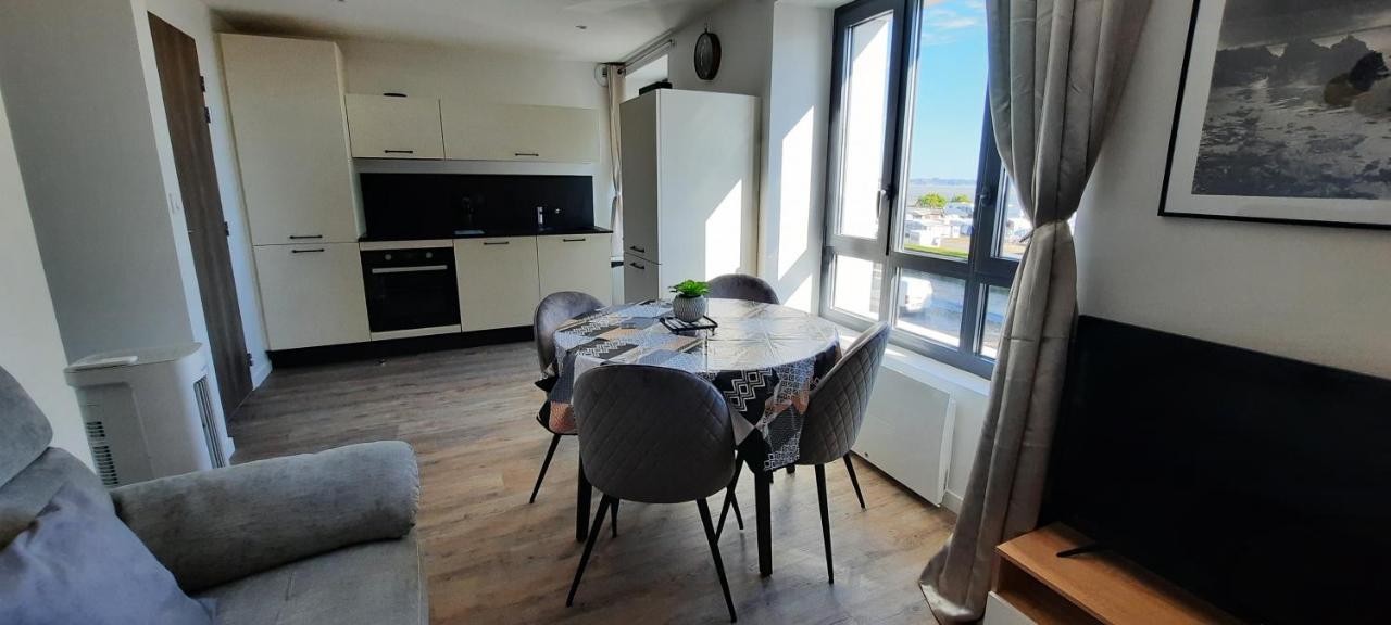 Les Appartements De La B Saint-Benoît-des-Ondes Esterno foto