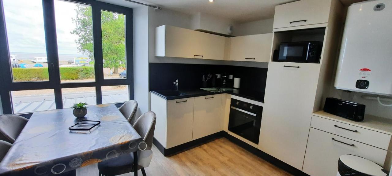 Les Appartements De La B Saint-Benoît-des-Ondes Esterno foto
