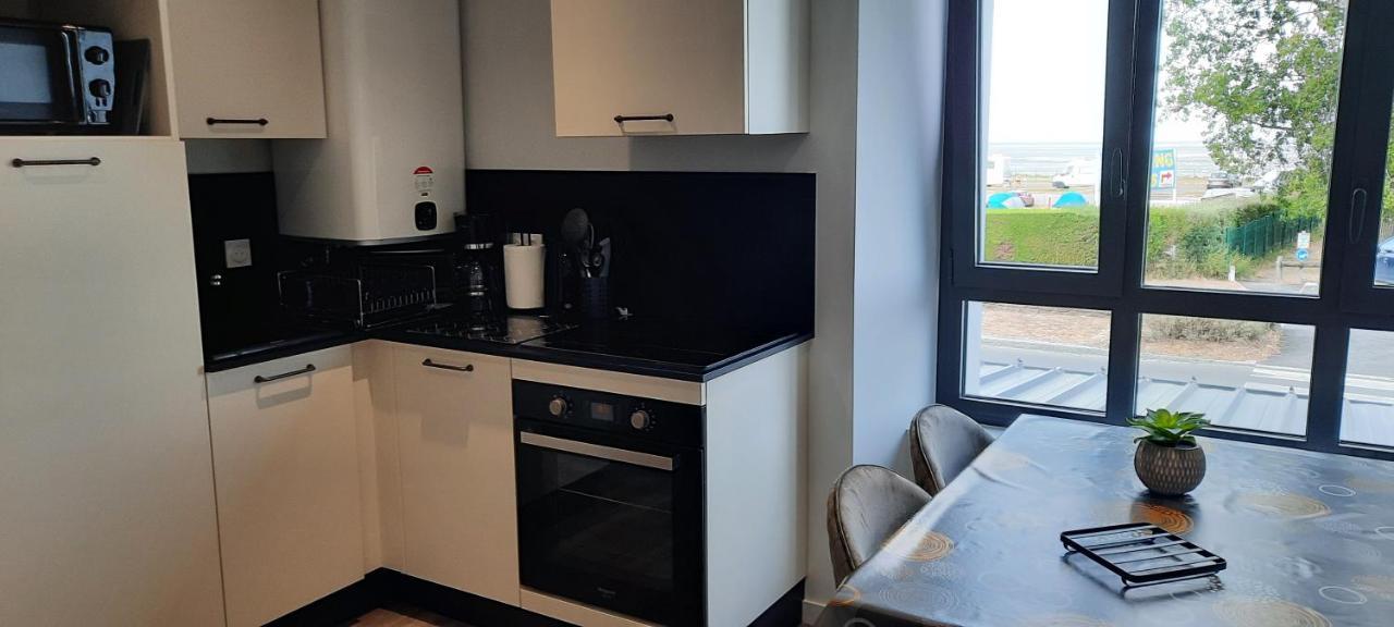 Les Appartements De La B Saint-Benoît-des-Ondes Esterno foto